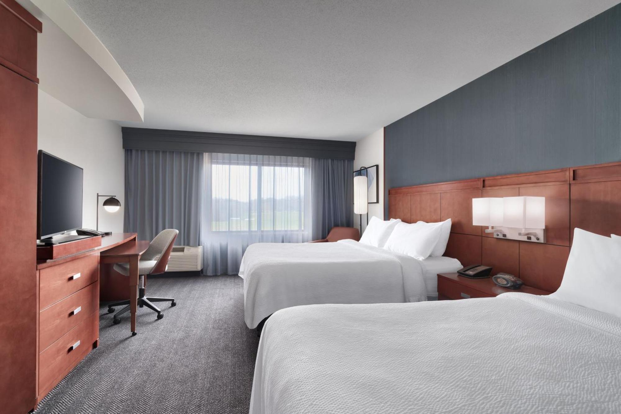 Courtyard By Marriott Johnson Hotel