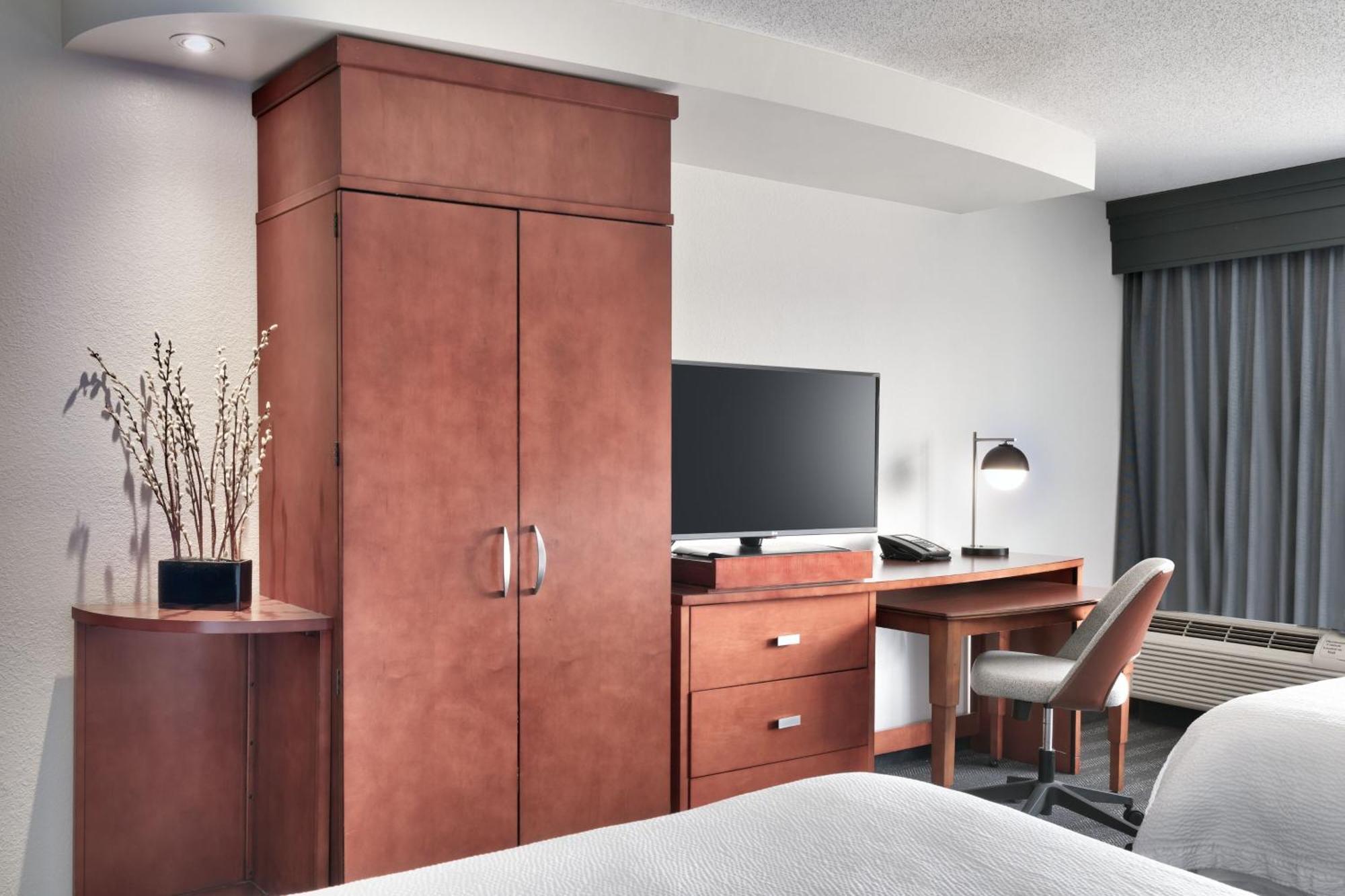 Courtyard By Marriott Johnson